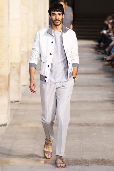 Look 25